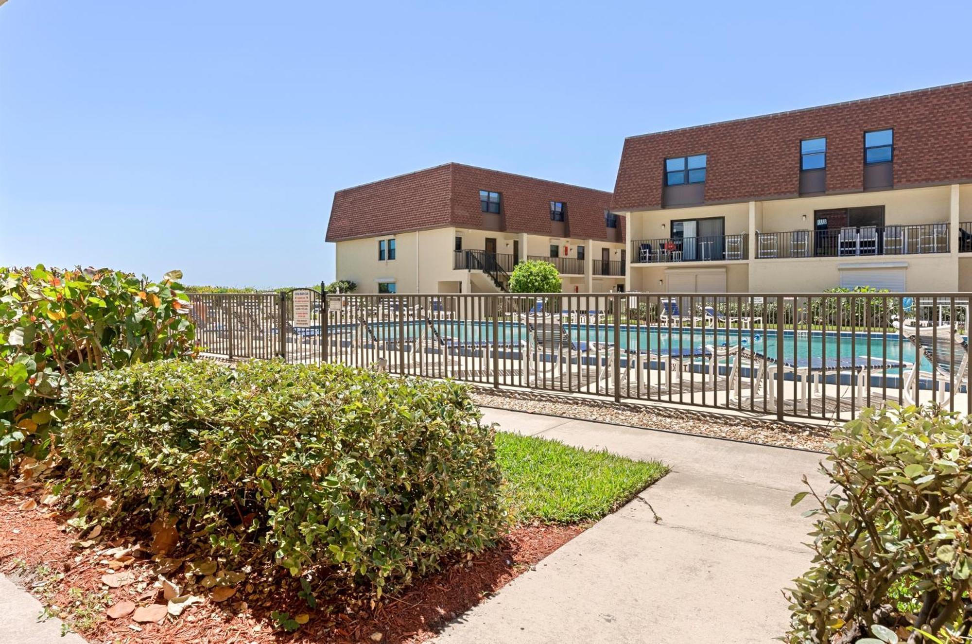 Cocoa Beach Club Room photo